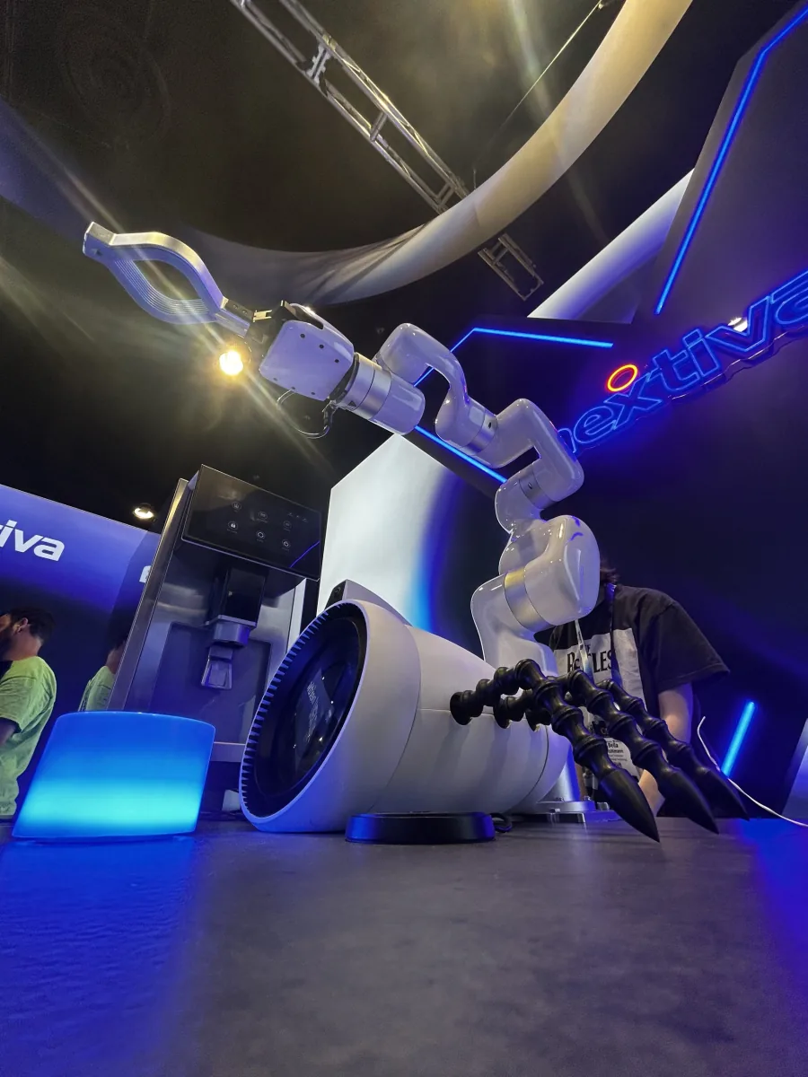 Mixmaster robotic beverage experience